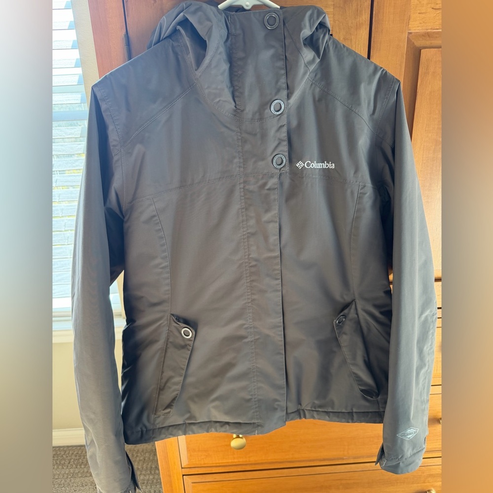 Woman’s Columbia Omni-Tech Gray Jacket M